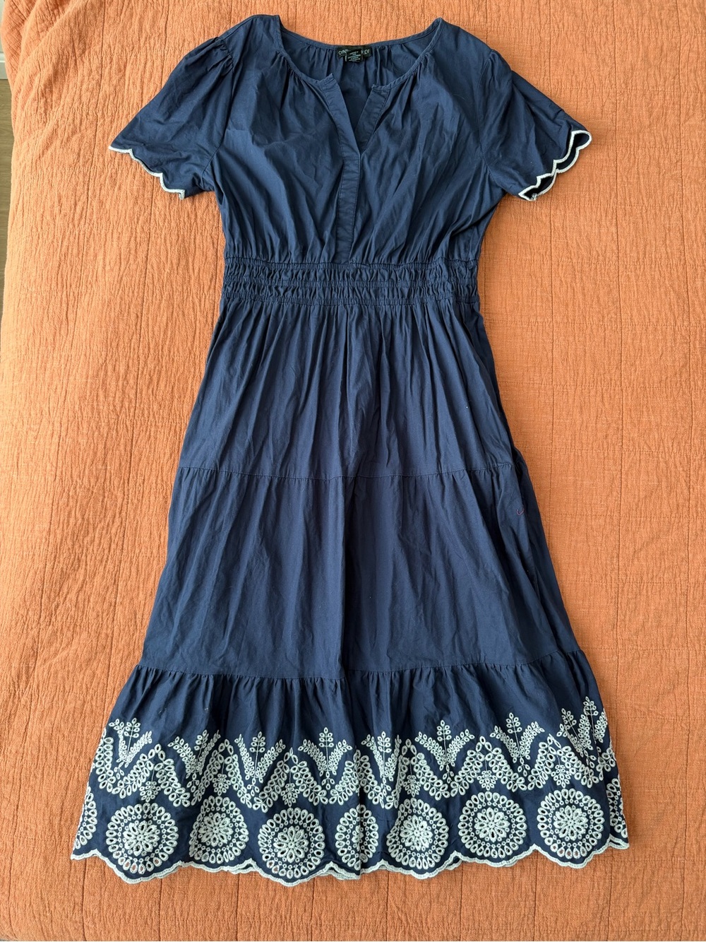 Cynthia Rowley Scalloped-Trim Tiered Maxi Dress L Navy Blue Cottage Coastal Boho - Picture 2 of 10